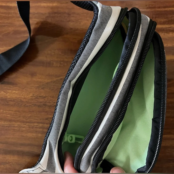 Dakine Waist Hip Belt Bag Fanny Pack Adjustable Strap Grey White Lime Striped - Picture 3 of 4